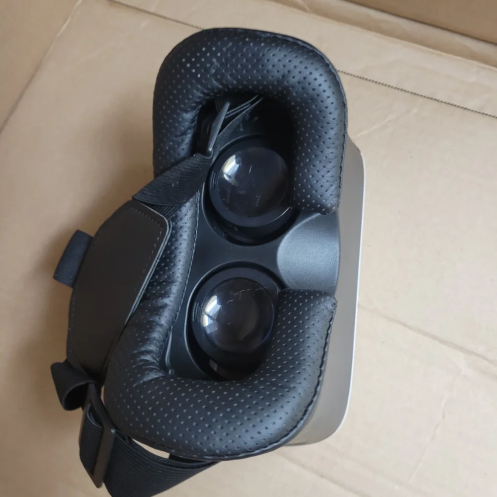 SoundLogic Virtual Reality Headset in White and Black
